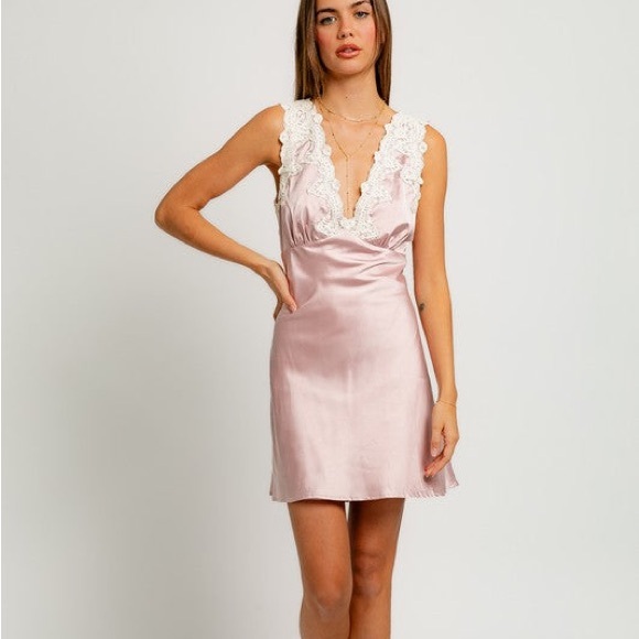 Le Lis Collection Satin and Lace Trim Mini Dress, Size Medium, Pink, NWT - Picture 5 of 16